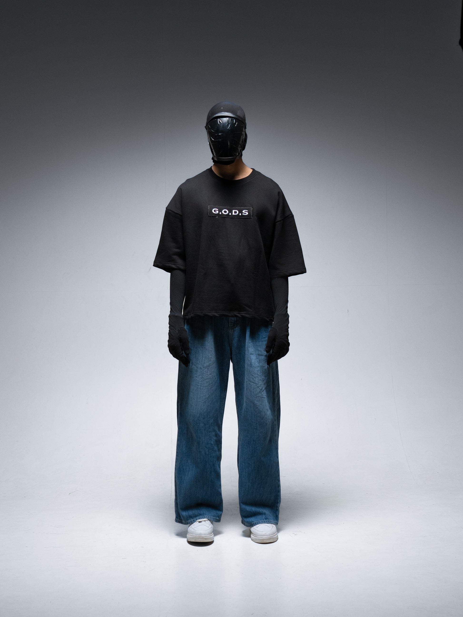 SOLID BLACK TEE