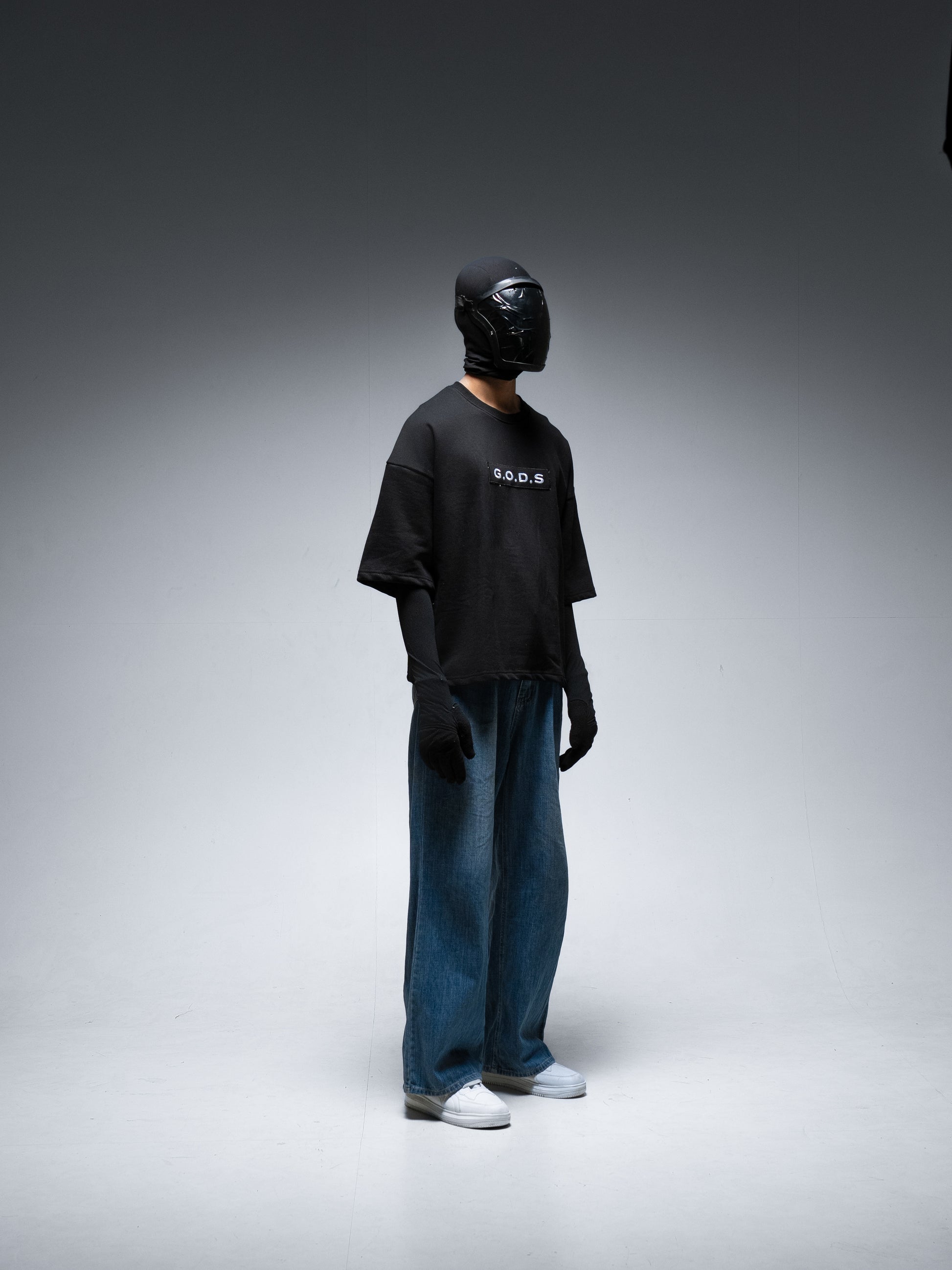 SOLID BLACK TEE