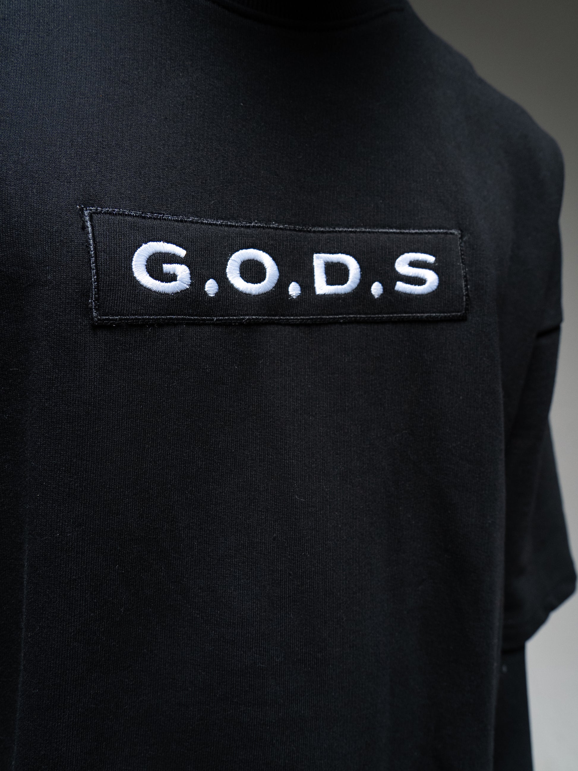 SOLID BLACK TEE